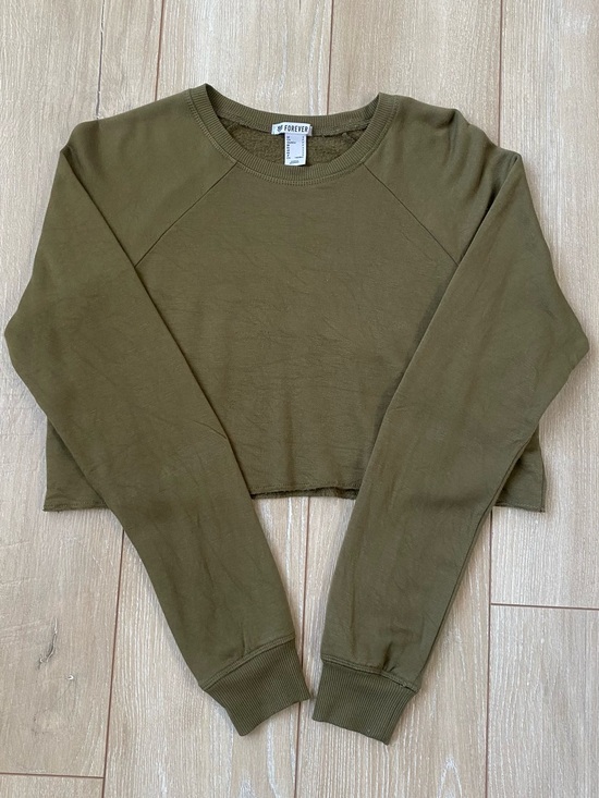 Forever 21 Tops - Forever 21 Olive Cropped Crewneck Sweatshirt